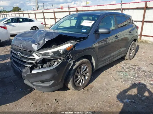 KM8J2CA44JU657567 2018 HYUNDAI TUCSON - Image 2