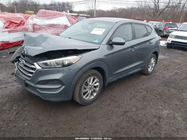 KM8J2CA44JU659061 2018 HYUNDAI TUCSON - Image 2