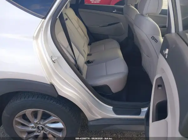 KM8J2CA44JU660291 2018 HYUNDAI TUCSON - Image 8