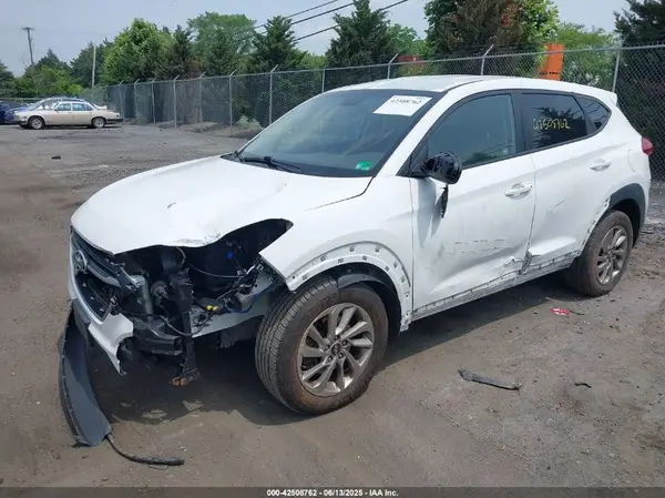 KM8J2CA44JU676930 2018 HYUNDAI TUCSON - Image 2
