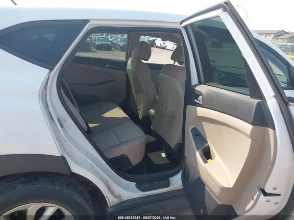 KM8J2CA44JU683215 2018 HYUNDAI TUCSON - Image 8