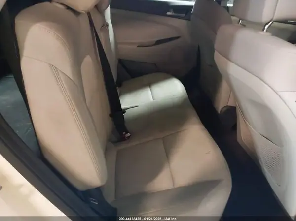 KM8J2CA44JU684266 2018 HYUNDAI TUCSON - Image 8