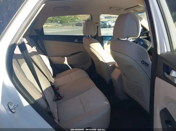 KM8J2CA44JU684350 2018 HYUNDAI TUCSON - Image 8