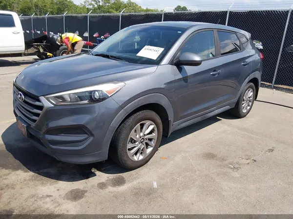 KM8J2CA44JU700899 2018 HYUNDAI TUCSON - Image 2