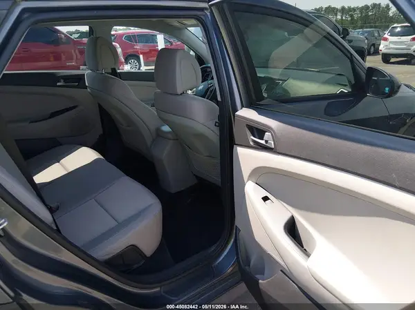 KM8J2CA44JU700899 2018 HYUNDAI TUCSON - Image 8