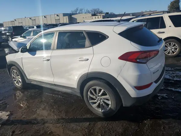 KM8J2CA44JU708176 2018 HYUNDAI TUCSON - Image 2