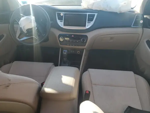 KM8J2CA44JU708176 2018 HYUNDAI TUCSON - Image 8
