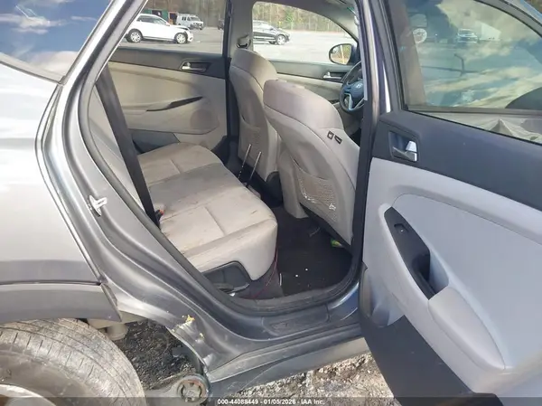 KM8J2CA44JU744451 2018 HYUNDAI TUCSON - Image 8
