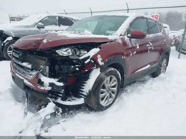 KM8J2CA44JU768572 2018 HYUNDAI TUCSON - Image 2