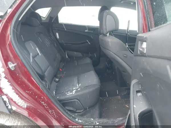 KM8J2CA44JU768572 2018 HYUNDAI TUCSON - Image 8