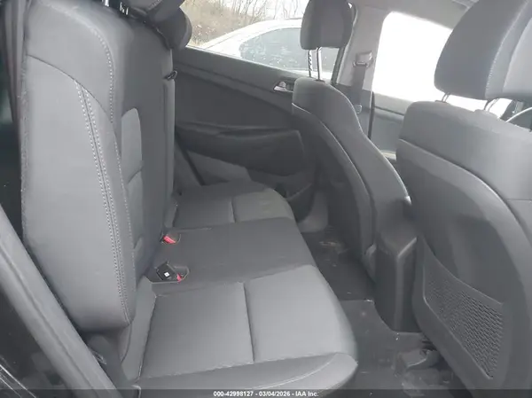 KM8J2CA44JU790071 2018 HYUNDAI TUCSON - Image 8