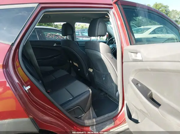 KM8J2CA44JU801859 2018 HYUNDAI TUCSON - Image 8