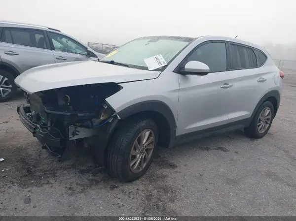 KM8J2CA44JU818192 2018 HYUNDAI TUCSON - Image 2