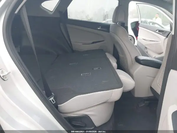 KM8J2CA44JU818192 2018 HYUNDAI TUCSON - Image 8