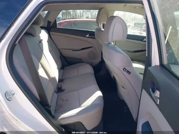 KM8J2CA44JU820007 2018 HYUNDAI TUCSON - Image 8