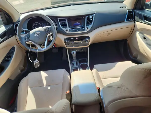 KM8J2CA44JU823750 2018 HYUNDAI TUCSON - Image 8