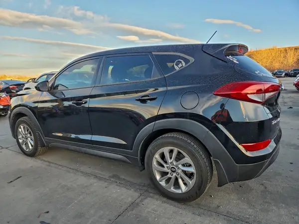 KM8J2CA44JU836501 2018 HYUNDAI TUCSON - Image 2