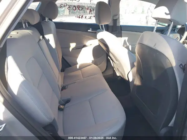 KM8J2CA44MU308820 2021 HYUNDAI TUCSON - Image 8