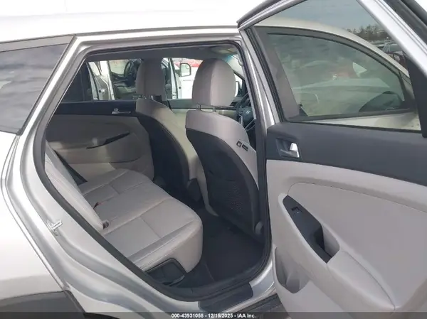 KM8J2CA44MU383596 2021 HYUNDAI TUCSON - Image 8
