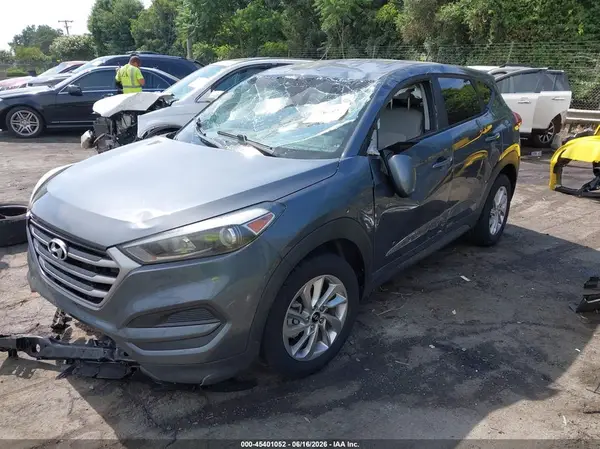 KM8J2CA45JU611326 2018 HYUNDAI TUCSON - Image 2