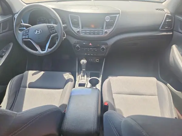 KM8J2CA45JU617076 2018 HYUNDAI TUCSON - Image 8
