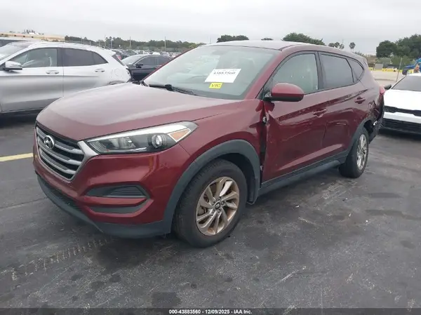 KM8J2CA45JU631382 2018 HYUNDAI TUCSON - Image 2