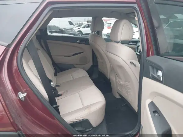 KM8J2CA45JU631382 2018 HYUNDAI TUCSON - Image 8