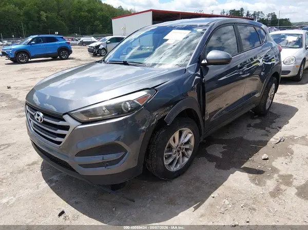 KM8J2CA45JU632631 2018 HYUNDAI TUCSON - Image 2
