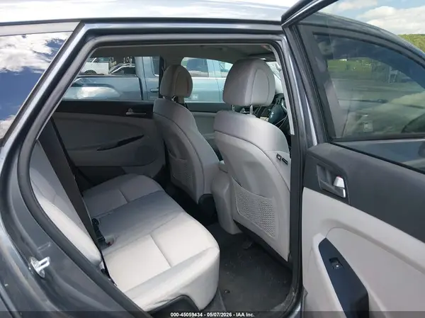 KM8J2CA45JU632631 2018 HYUNDAI TUCSON - Image 8
