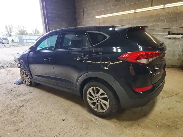 KM8J2CA45JU639272 2018 HYUNDAI TUCSON - Image 2