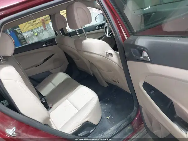 KM8J2CA45JU645542 2018 HYUNDAI TUCSON - Image 8