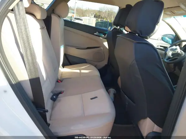 KM8J2CA45JU646285 2018 HYUNDAI TUCSON - Image 8