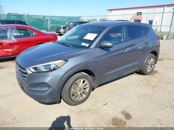 KM8J2CA45JU647629 2018 HYUNDAI TUCSON - Image 2