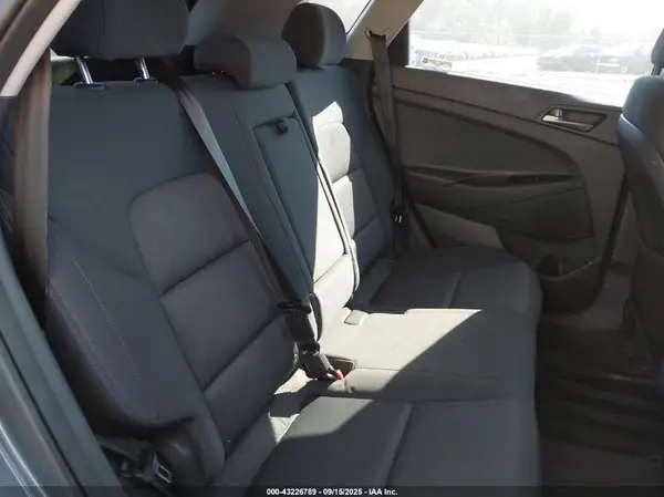 KM8J2CA45JU647629 2018 HYUNDAI TUCSON - Image 8