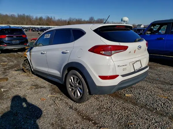 KM8J2CA45JU648196 2018 HYUNDAI TUCSON - Image 2