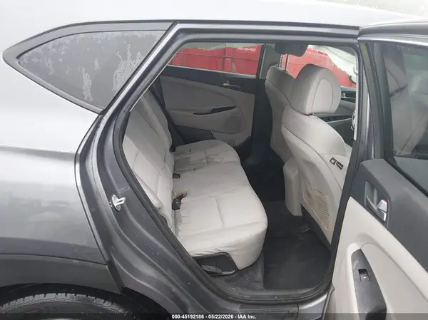 KM8J2CA45JU655097 2018 HYUNDAI TUCSON - Image 8