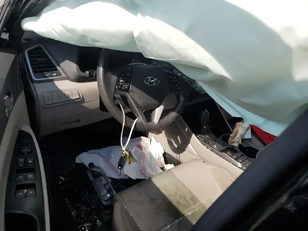KM8J2CA45JU657335 2018 HYUNDAI TUCSON - Image 8