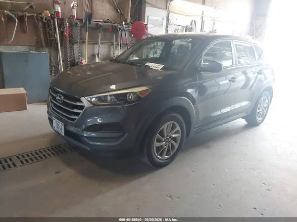KM8J2CA45JU658789 2018 HYUNDAI TUCSON - Image 2