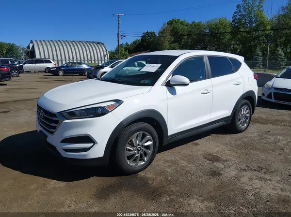 KM8J2CA45JU660204 2018 HYUNDAI TUCSON - Image 2