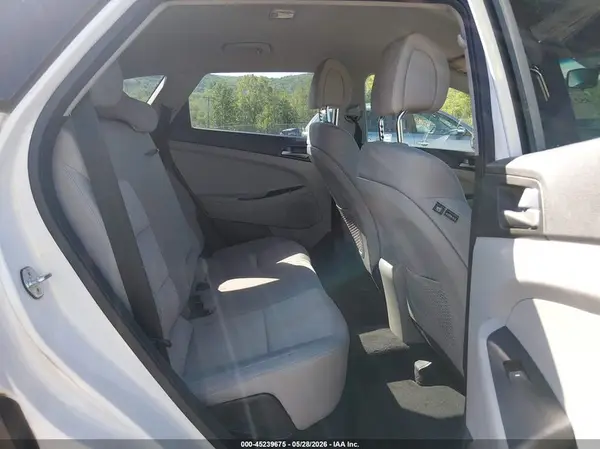 KM8J2CA45JU660204 2018 HYUNDAI TUCSON - Image 8