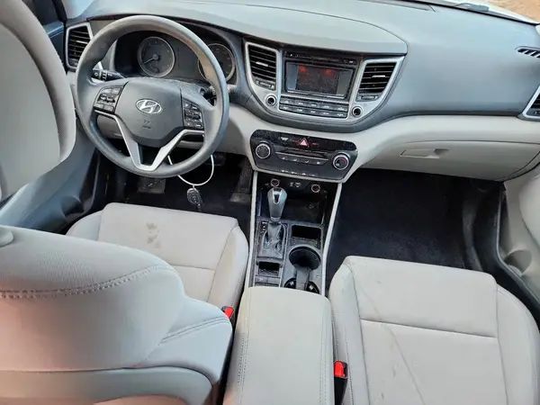 KM8J2CA45JU664527 2018 HYUNDAI TUCSON - Image 8