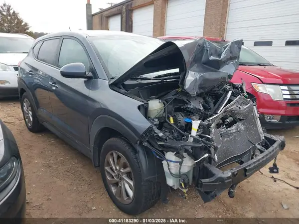 KM8J2CA45JU681408 2018 HYUNDAI TUCSON - Image 1
