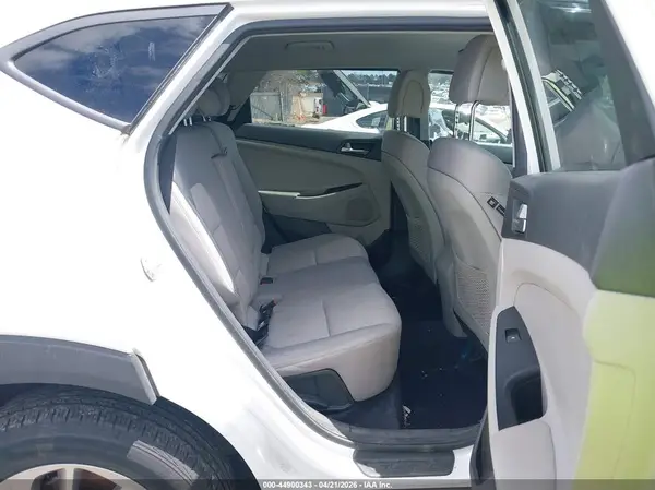 KM8J2CA45JU684597 2018 HYUNDAI TUCSON - Image 8