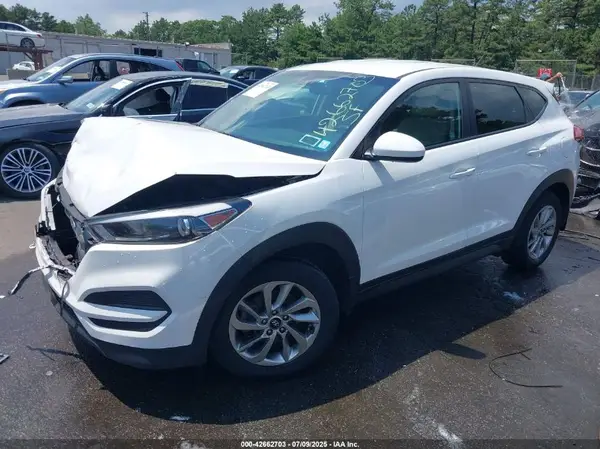 KM8J2CA45JU688410 2018 HYUNDAI TUCSON - Image 2