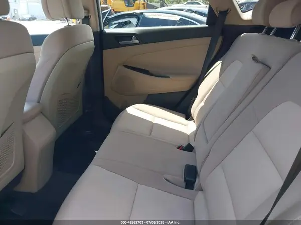 KM8J2CA45JU688410 2018 HYUNDAI TUCSON - Image 8
