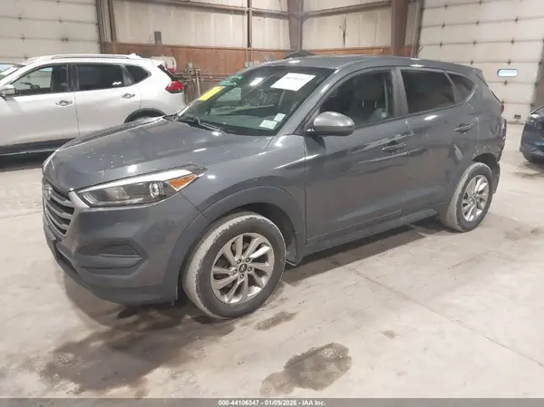 KM8J2CA45JU734950 2018 HYUNDAI TUCSON - Image 2