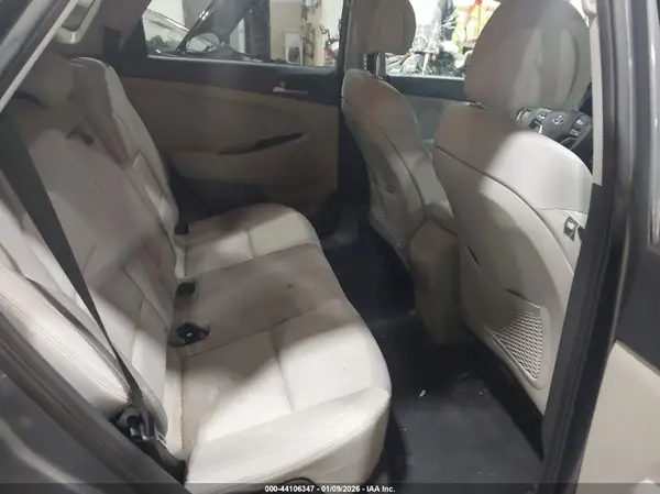 KM8J2CA45JU734950 2018 HYUNDAI TUCSON - Image 8