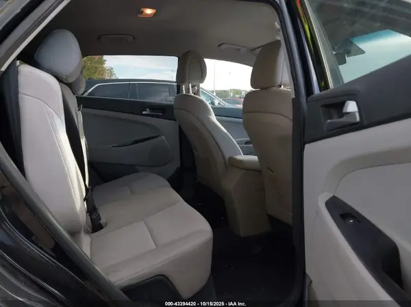KM8J2CA45JU746886 2018 HYUNDAI TUCSON - Image 8