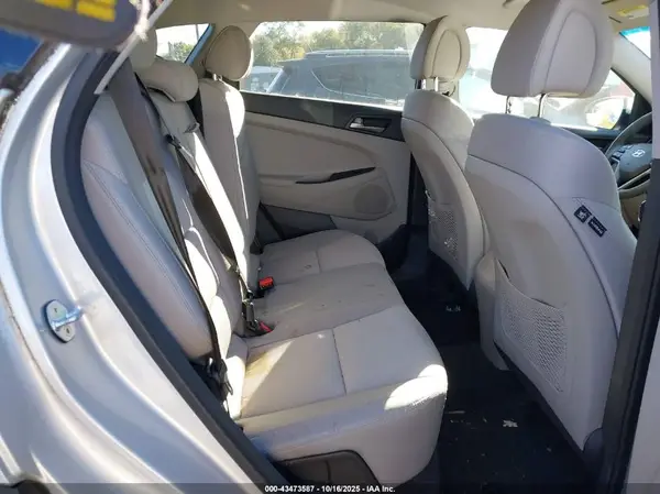 KM8J2CA45JU813468 2018 HYUNDAI TUCSON - Image 8