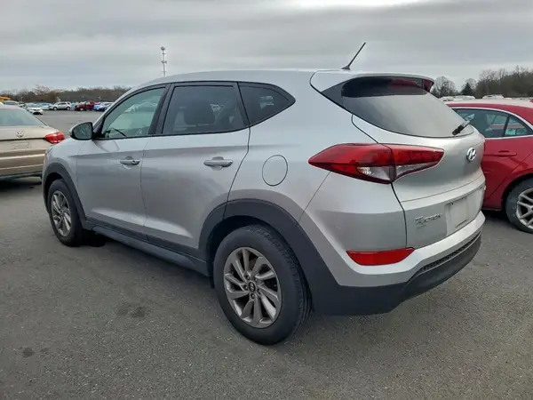 KM8J2CA45JU813499 2018 HYUNDAI TUCSON - Image 2